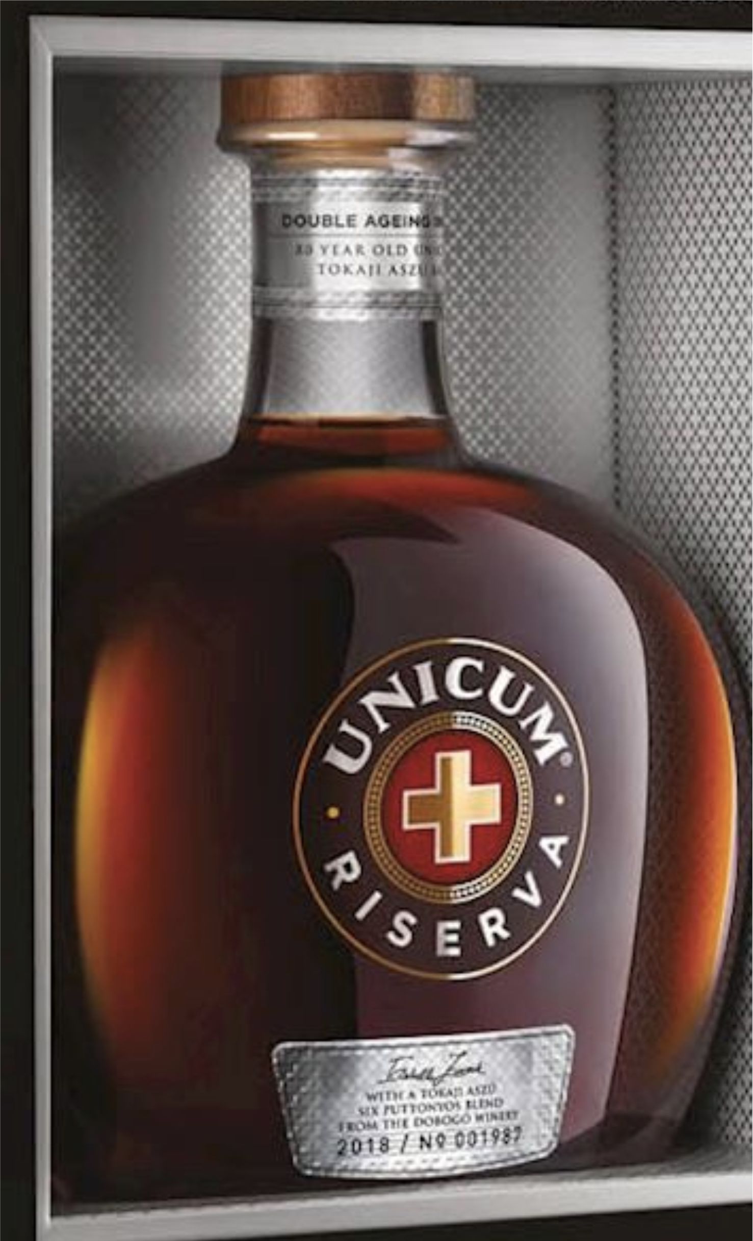 Этикетка Ликер крепкий Уникум Ризерва (Liqueur Unicum Riserva) креп 40%, емк 0,7л п/у