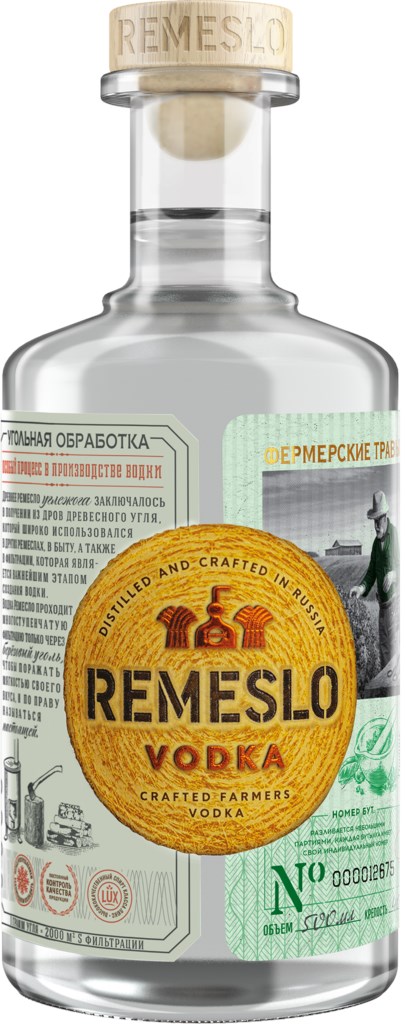 Водка особая "REMESLO FERMERA. НА ТРАВАХ" / "РЕМЕСЛО ФЕРМЕРА. НА ТРАВАХ" креп 40%, емк 0,5 л.